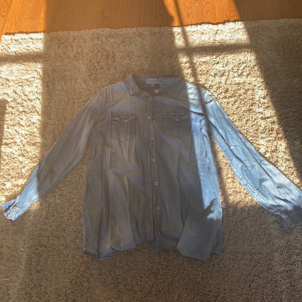 Light demin button up